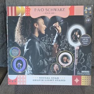 FAO Schwarz Social Star Selfie Light Stand, New
